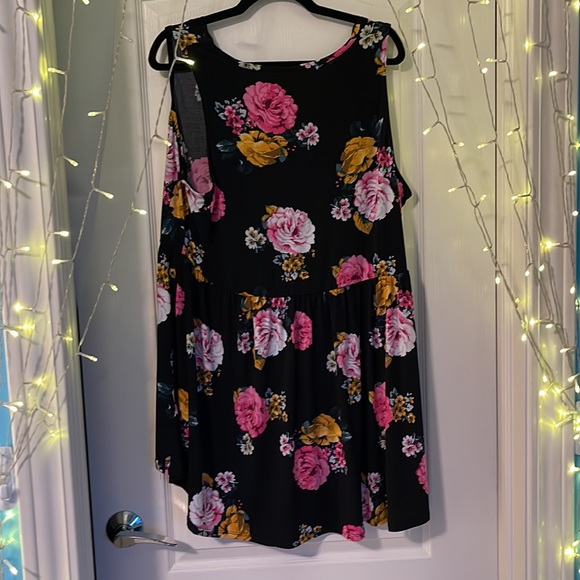 TORRID floral tank top - Picture 2 of 3